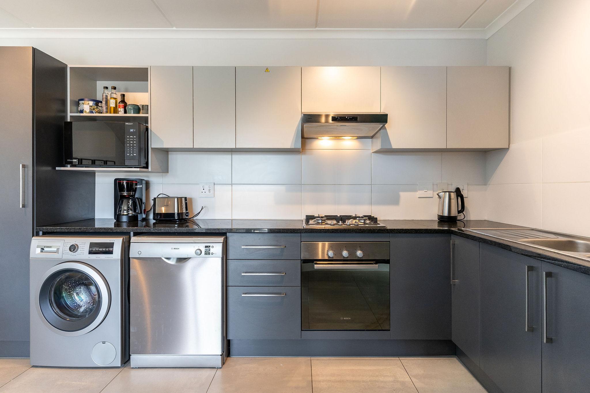 Cape Perlant kitchen with gas hob, oven, dishwasher and washing machine