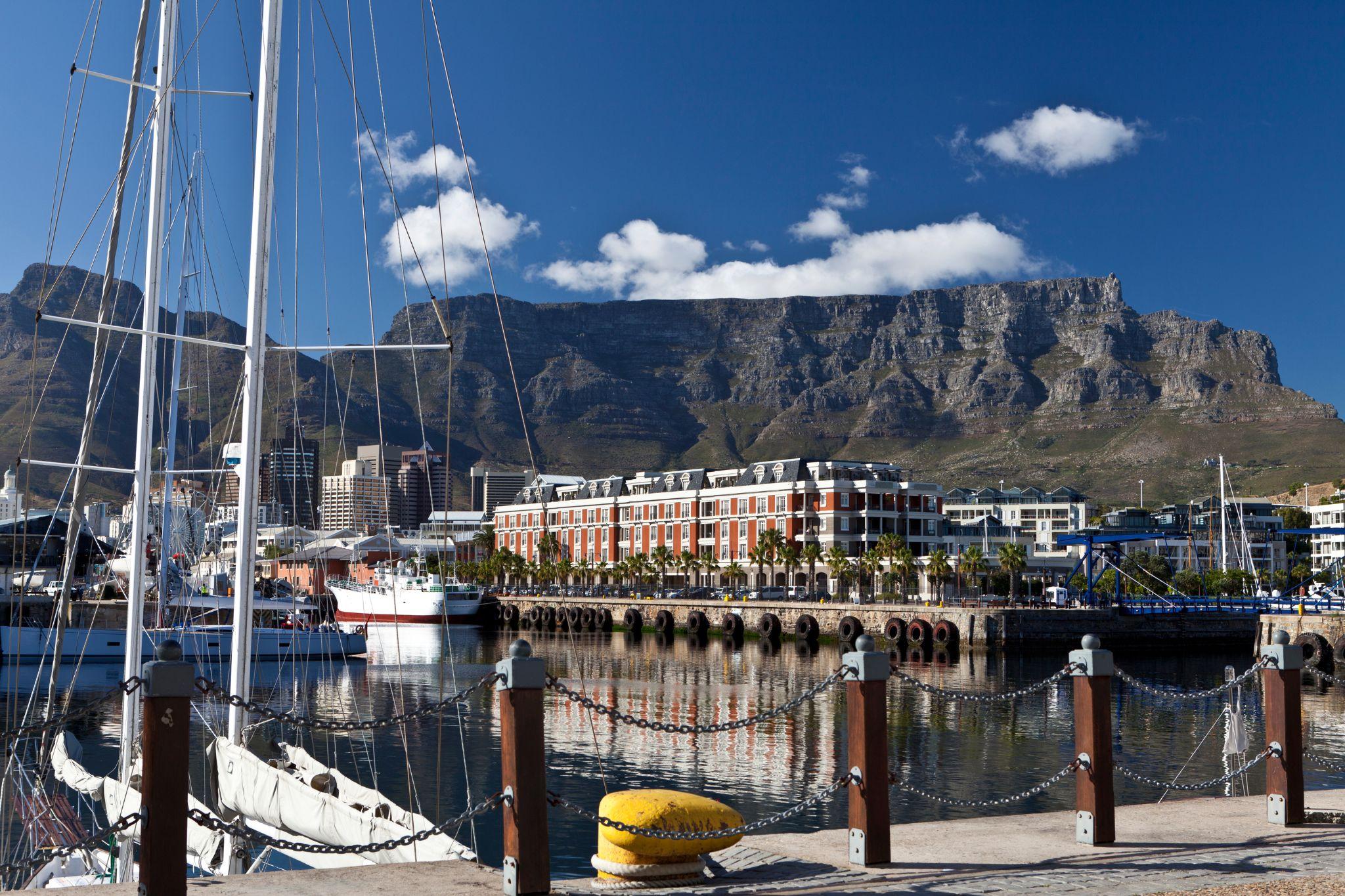 V&A Waterfront marina near Mountainview, with Table Mountain behind